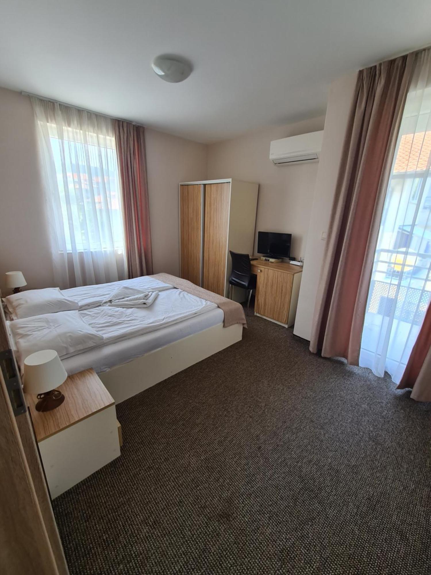 Hotel Mida Обзор Экстерьер фото